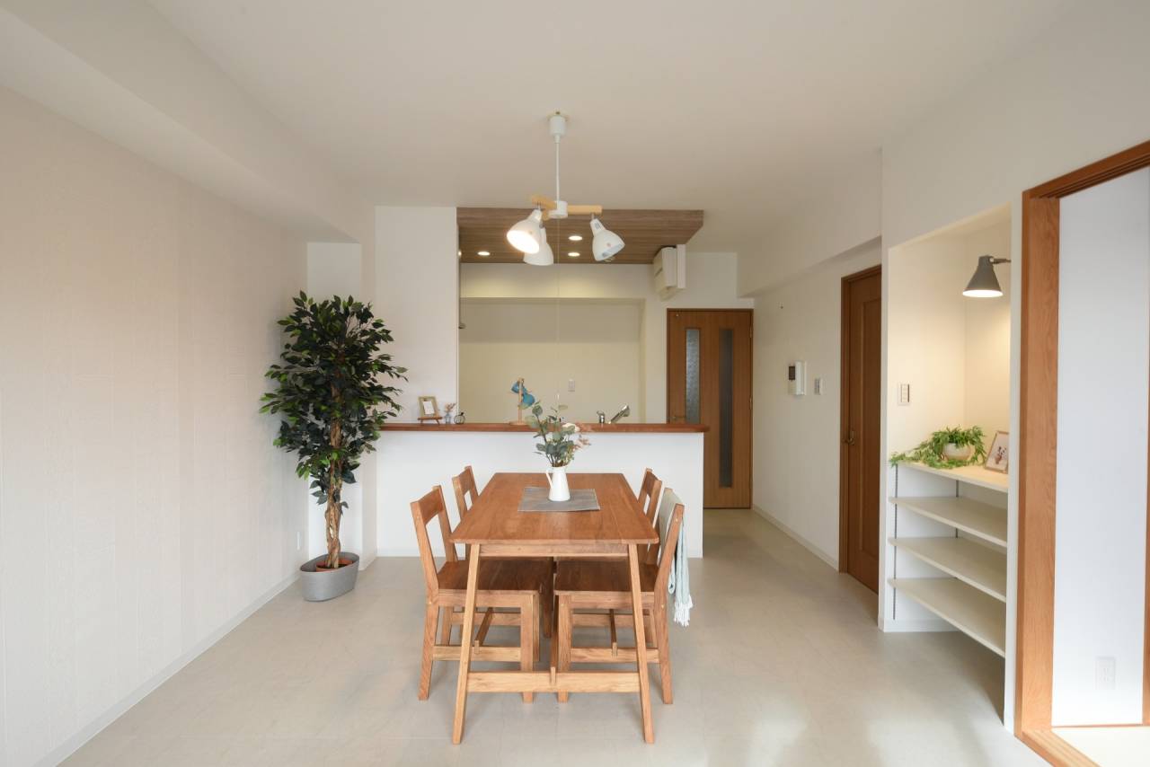 テーブルマットの販売なら柘産業株式会社 | 長持ちするテーブル保護マット